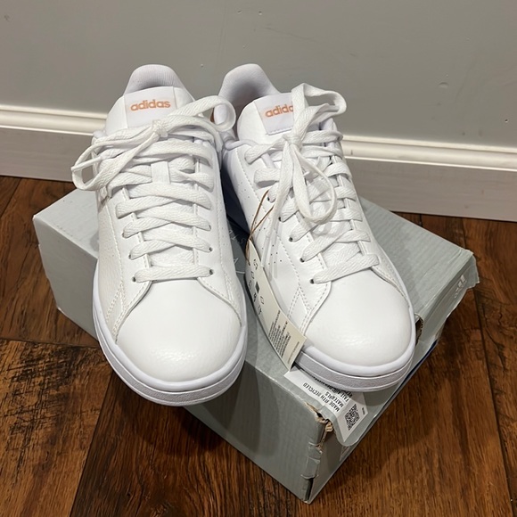 Adidas ladies sneakers style GW4845
